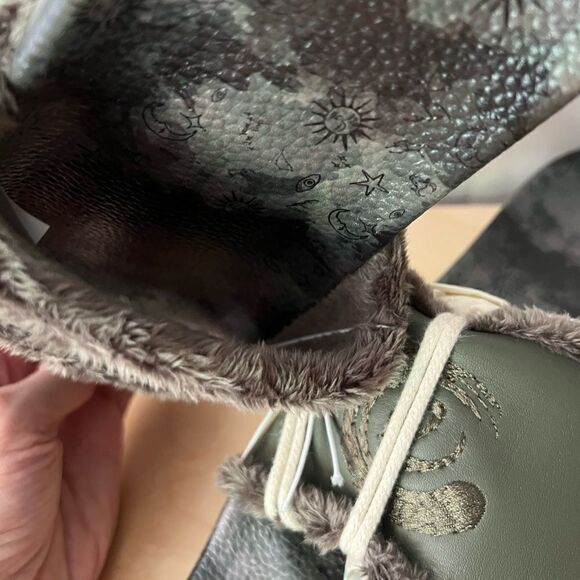 NEW Johnny Was Calme green leather space camo fur lined slip on slide sandals 8M - Picture 3 of 7